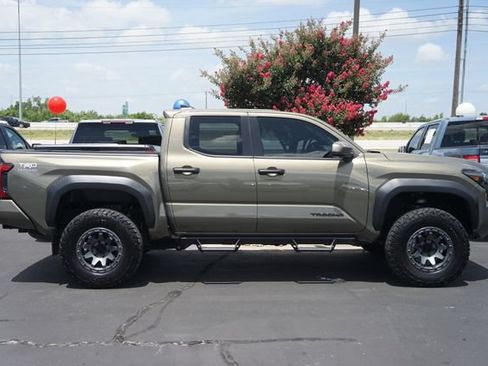 Used 2024 Toyota Tacoma TRD Off-Road AWD/4WD image 5