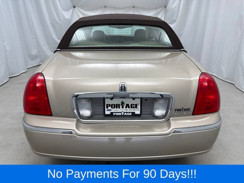 Used 2008 Lincoln Town Car Signature Limited RWD image 3