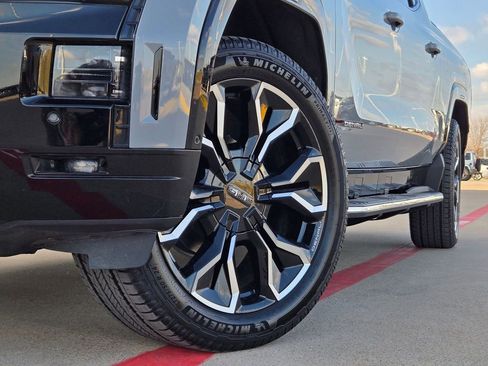 Used 2024 GMC Sierra EV Denali image 8