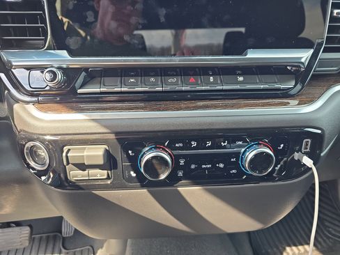 Used 2026 GMC Sierra 1500 SLE image 20