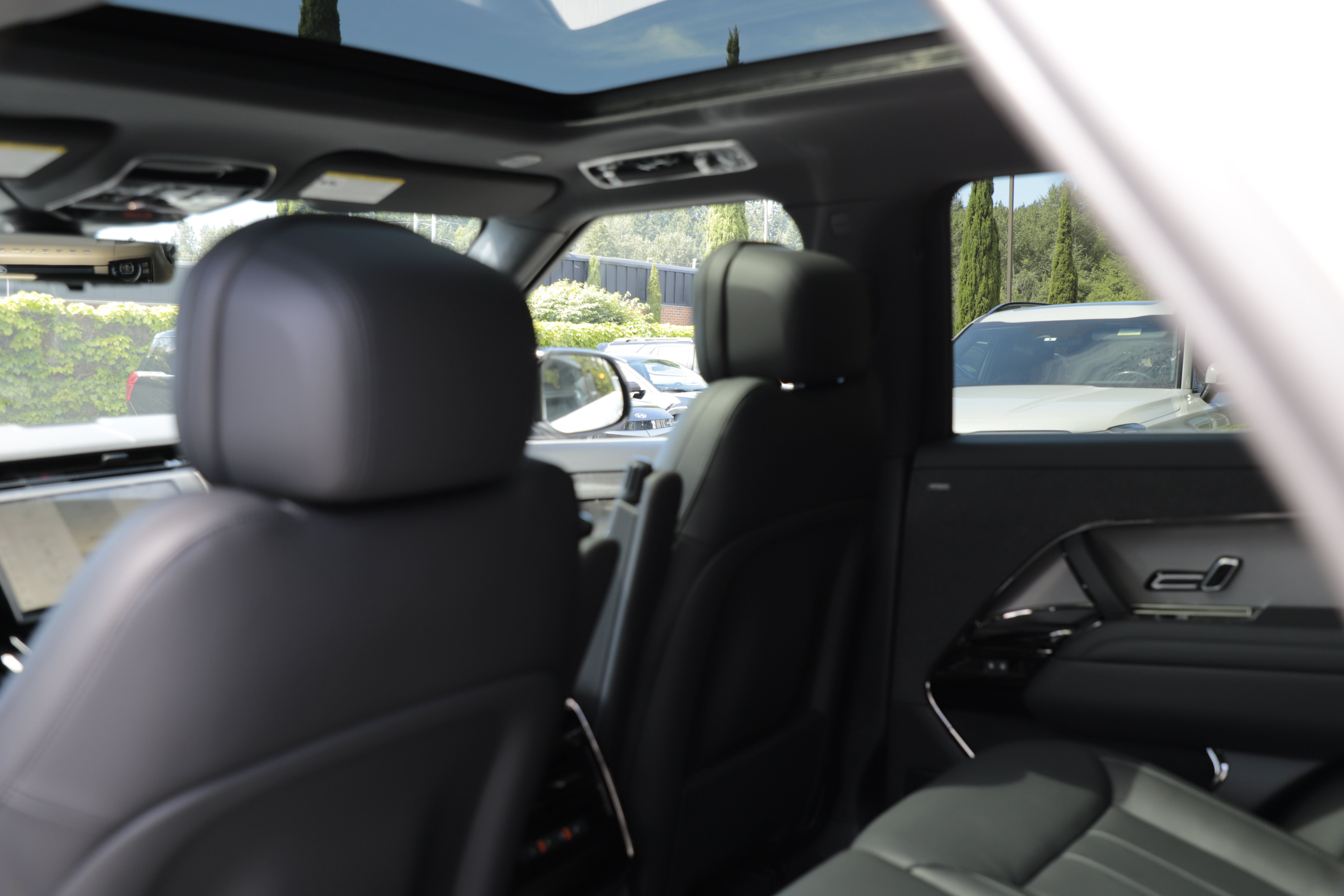 New 2026 Land Rover Range Rover Sport Dynamic SE AWD/4WD image 17