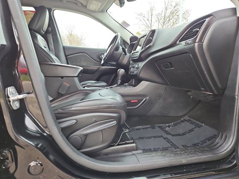 Used 2021 Jeep Cherokee Trailhawk image 10