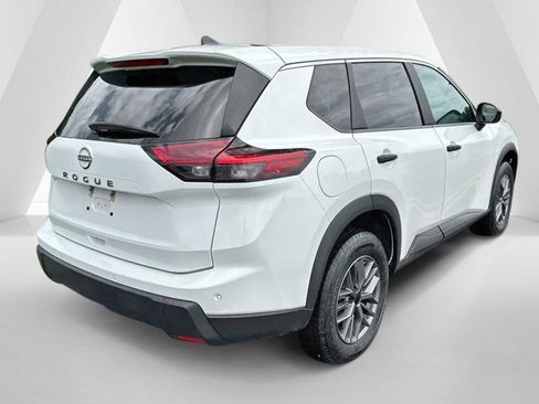 Used 2024 Nissan Rogue S FWD image 7
