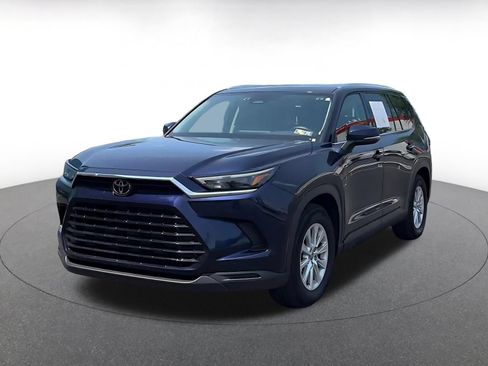 Used 2025 Toyota Grand Highlander FWD image 4