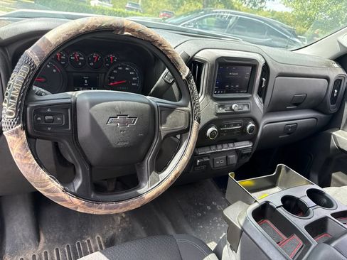 Used 2021 Chevrolet Silverado 1500 Custom Trail Boss AWD/4WD image 9