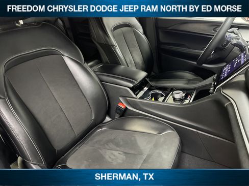 Used 2023 Jeep Grand Cherokee Altitude image 11