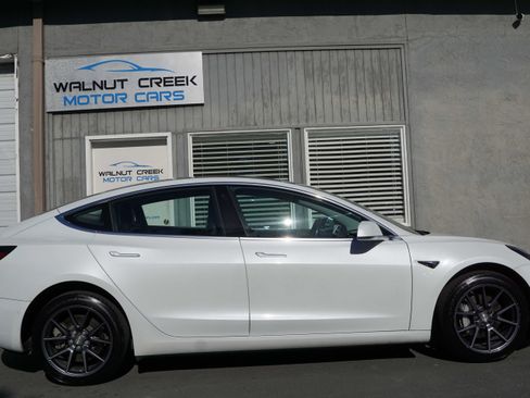 Used 2018 Tesla Model 3 Long Range RWD image 22
