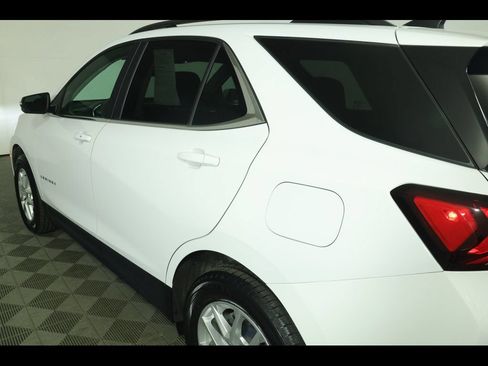 Used 2022 Chevrolet Equinox LT AWD/4WD image 16