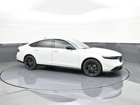 Used 2025 Honda Accord SE image 14