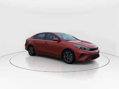 Used 2024 Kia Forte LXS FWD image 2