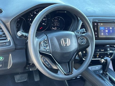 Used 2017 Honda HR-V EX image 9
