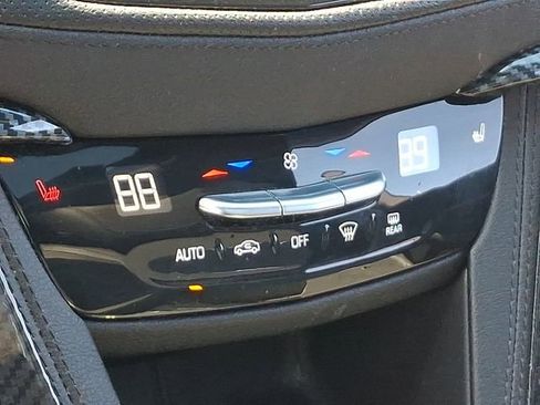 Used 2021 Cadillac XT5 Premium Luxury image 15