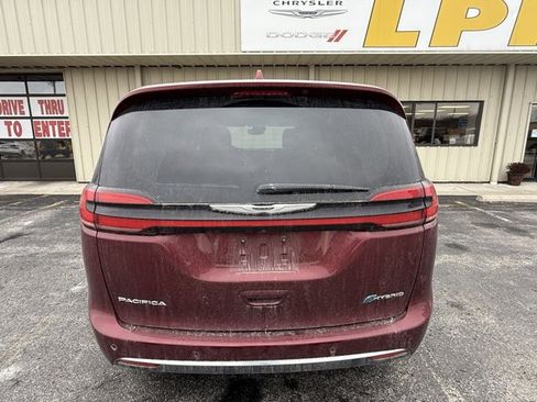 Used 2022 Chrysler Pacifica Limited image 4