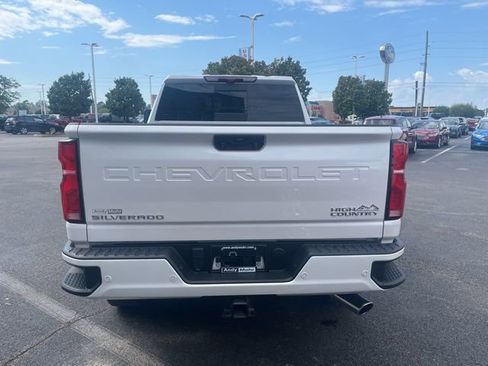 Used 2024 Chevrolet Silverado 3500 High Country image 9