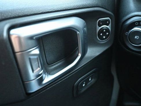 Used 2020 Jeep Wrangler Sport image 36