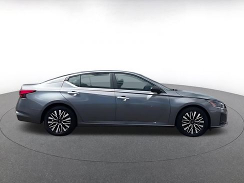 Used 2025 Nissan Altima 2.5 SV FWD image 16