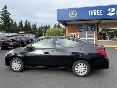 Used 2017 Nissan Versa S image 2