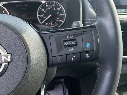 Used 2023 Nissan Rogue SL FWD image 37