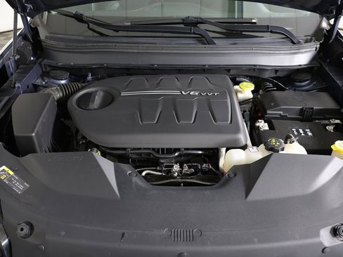 Used 2019 Jeep Cherokee Trailhawk w/ Cold Weather Group image 18