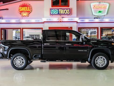 Used 2022 Chevrolet Silverado 3500 High Country w/ Technology Package AWD/4WD image 10