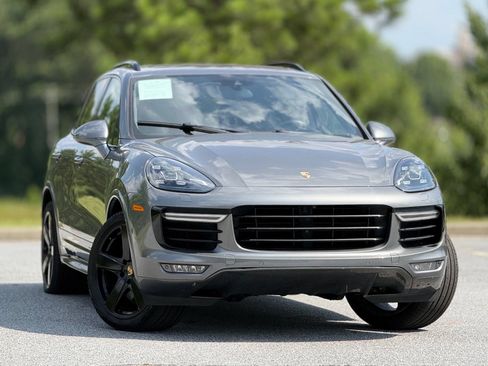 Used 2017 Porsche Cayenne S AWD/4WD image 4