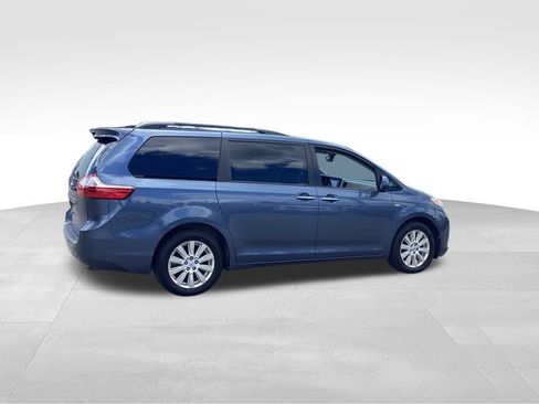 Used 2017 Toyota Sienna XLE Premium AWD/4WD image 6