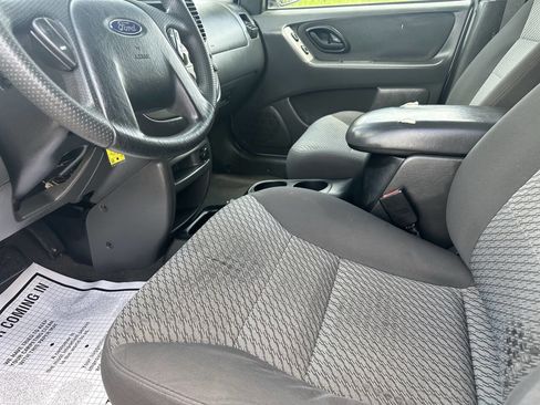 Used 2004 Ford Escape XLT image 3