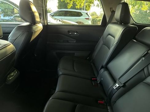 Certified 2023 Nissan Pathfinder SL w/ Lighting Package (N92) FWD image 7