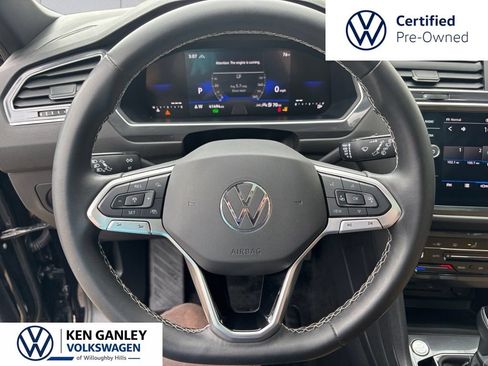Used 2024 Volkswagen Tiguan SE w/ Panoramic Sunroof Package AWD/4WD image 12