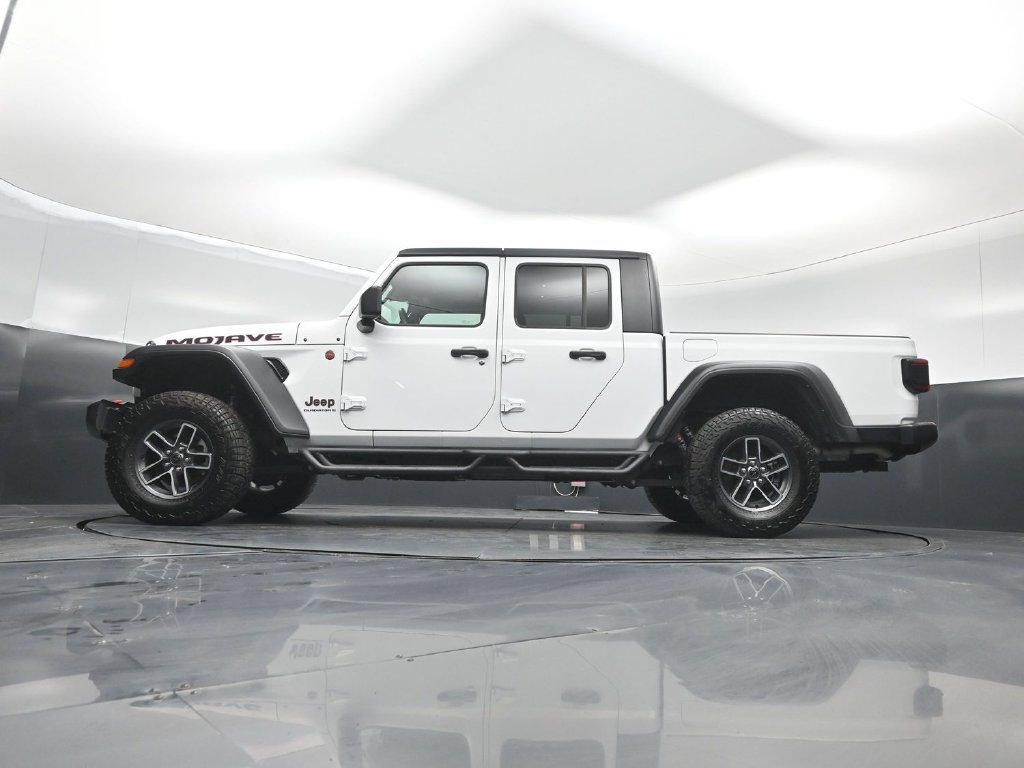 Used 2024 Jeep Gladiator Mojave AWD/4WD image 8