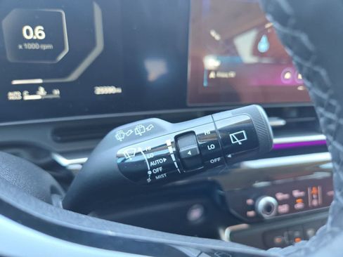 Certified 2025 Kia Carnival SX Prestige FWD image 25