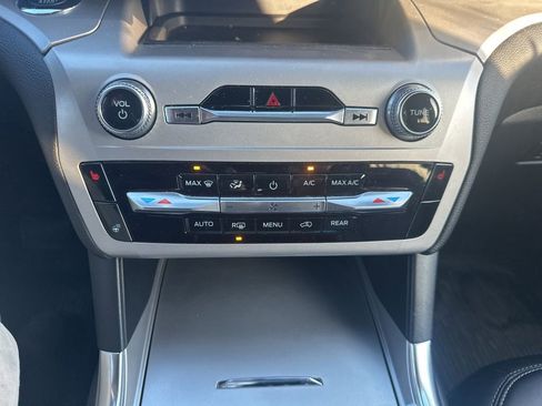 Used 2022 Ford Explorer XLT w/ Equipment Group 202A image 22