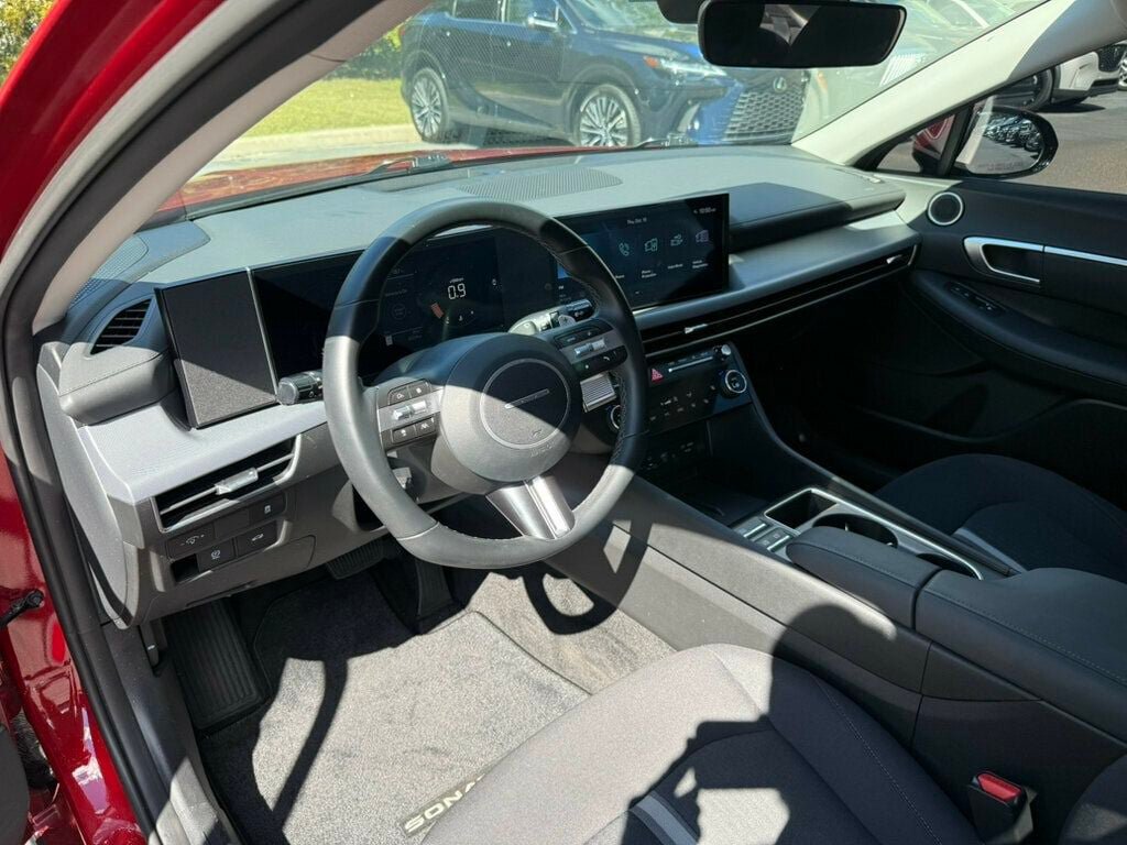 Used 2026 Hyundai Sonata SEL FWD image 3