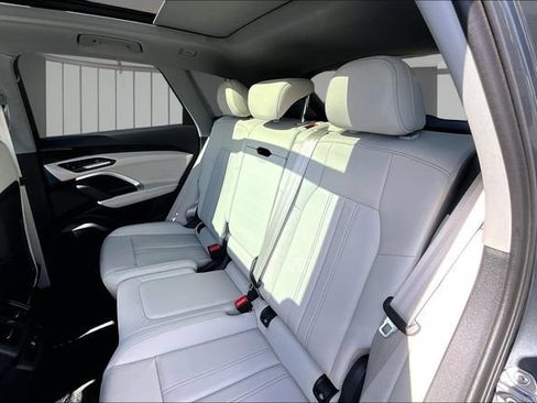 Used 2025 Audi Q5 Premium w/ Convenience Package AWD/4WD image 22
