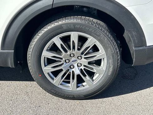 New 2026 Ford Explorer Platinum image 12