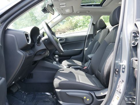 Used 2025 Hyundai Venue SEL FWD image 12