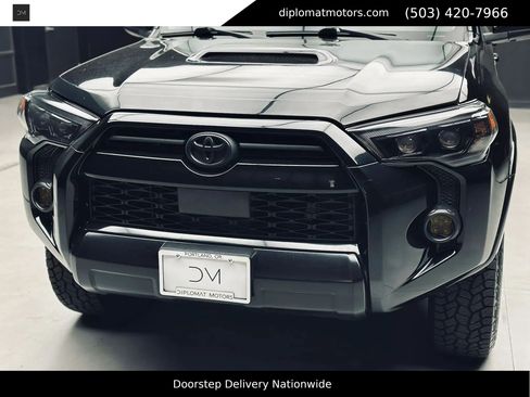Used 2020 Toyota 4Runner Venture w/ Moonroof Package AWD/4WD image 14