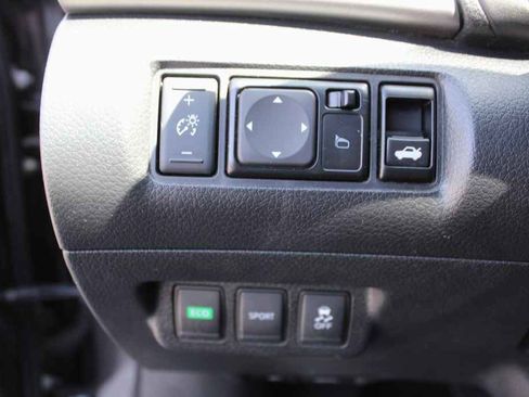 Used 2015 Nissan Sentra SV FWD image 13
