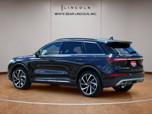 Used 2025 Lincoln Corsair Reserve w/ Equipment Group 202A AWD/4WD image 7