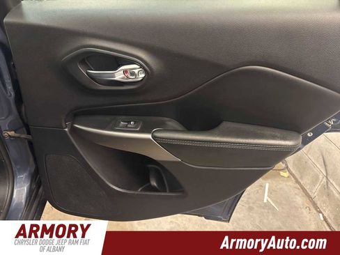 Used 2019 Jeep Cherokee Limited image 34