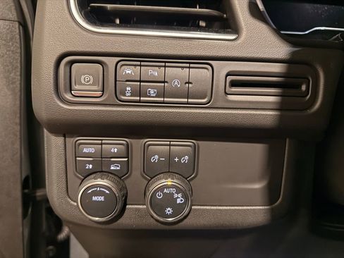 Used 2024 Chevrolet Suburban RST w/ Luxury Package AWD/4WD image 16