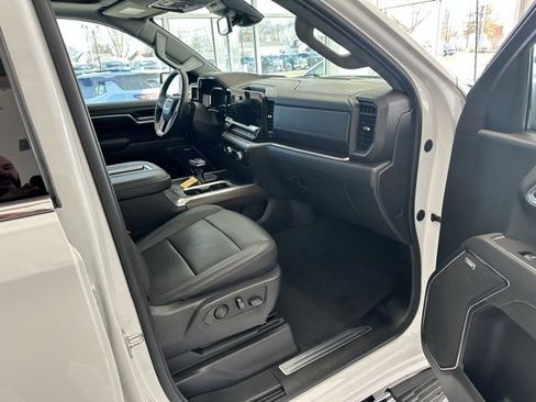 Used 2022 GMC Sierra 1500 SLT w/ SLT Convenience Package image 17