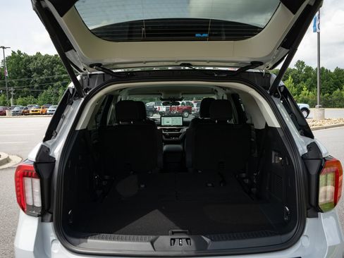New 2026 Ford Explorer Active RWD image 9