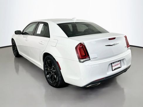 Used 2019 Chrysler 300 Touring w/ Sport Appearance Package RWD image 8