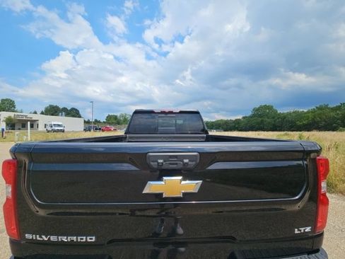 Used 2022 Chevrolet Silverado 2500 LTZ w/ LTZ Convenience Package AWD/4WD image 4