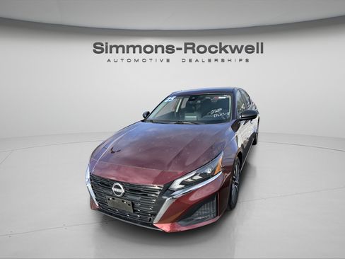 Used 2025 Nissan Altima 2.5 SV FWD image 6