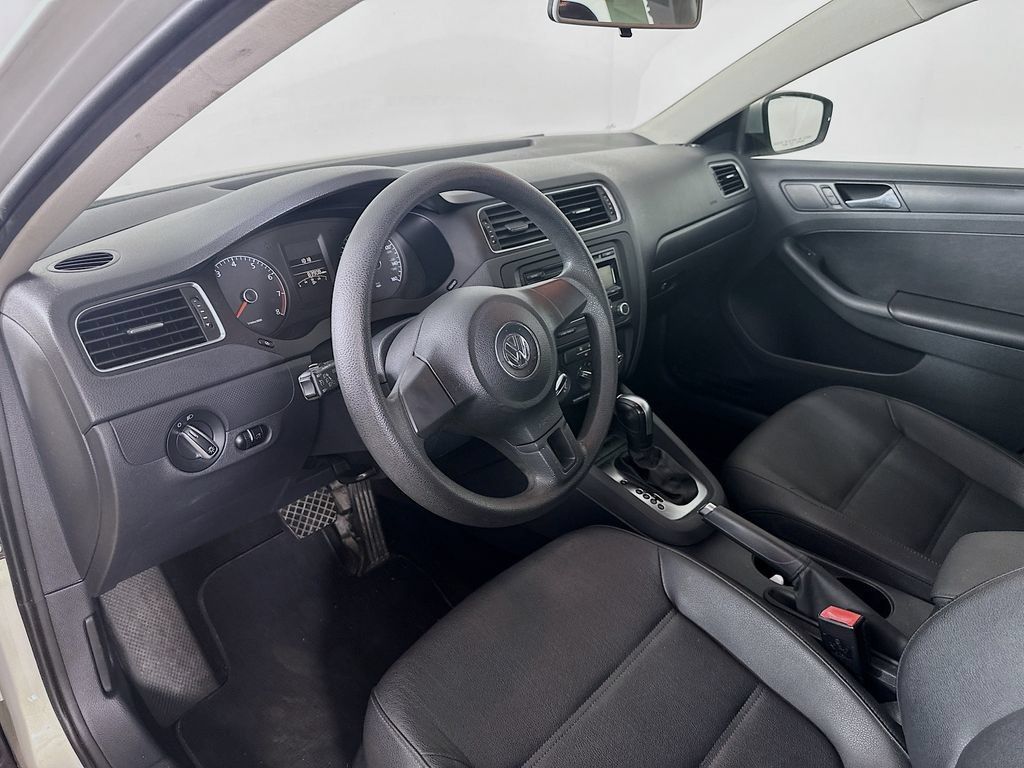 Used 2011 Volkswagen Jetta SE FWD image 11