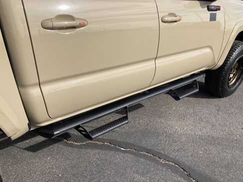 Used 2020 Toyota Tacoma TRD Sport w/ Technology Package image 5