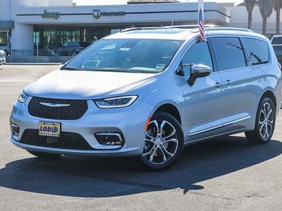 New 2026 Chrysler Pacifica Pinnacle