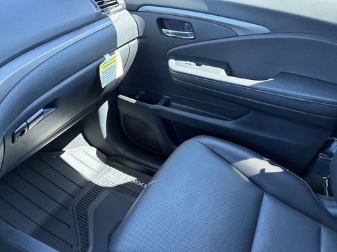 Certified 2025 Honda Ridgeline RTL image 33